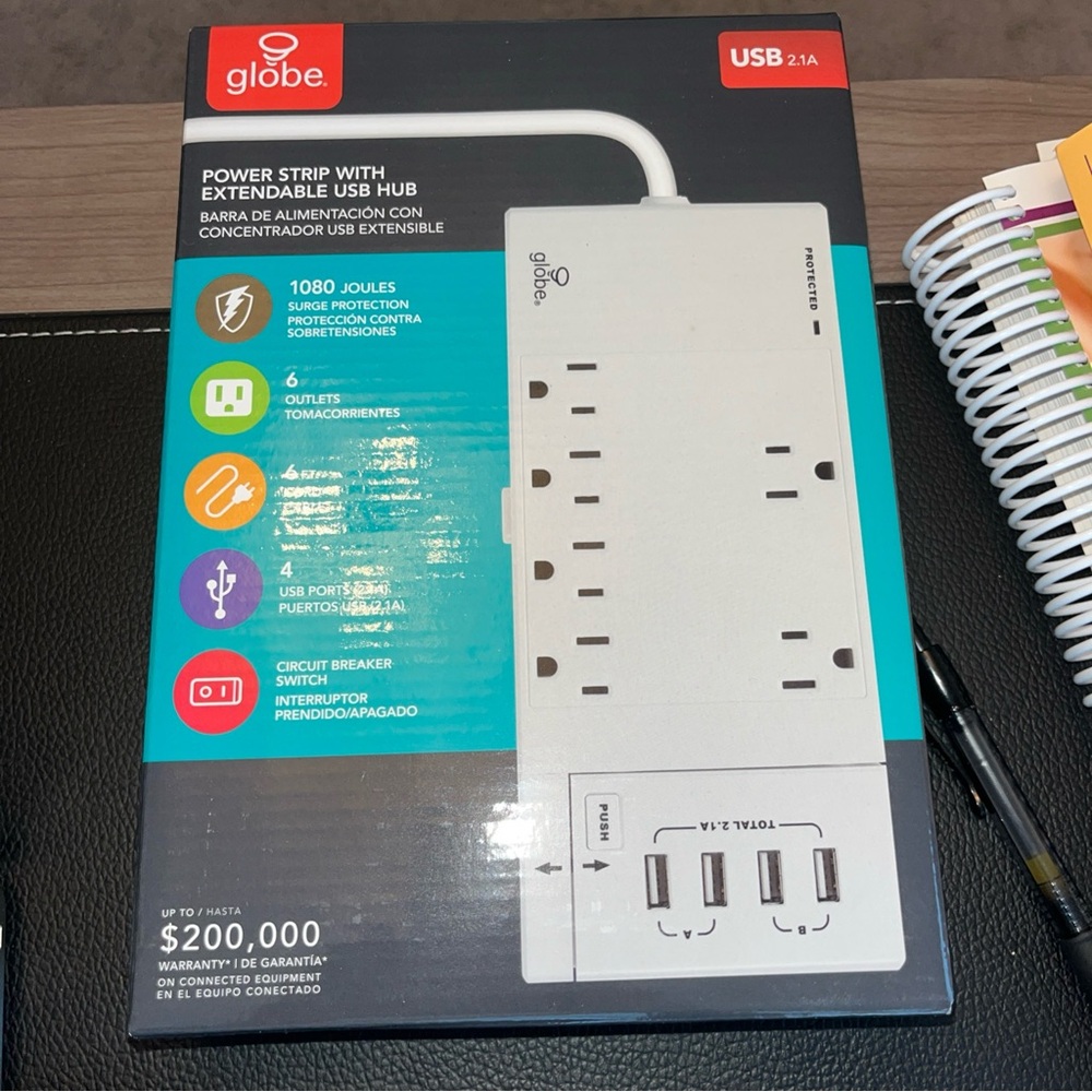 Globe Multi-Outlet Power Strip with USB Ports